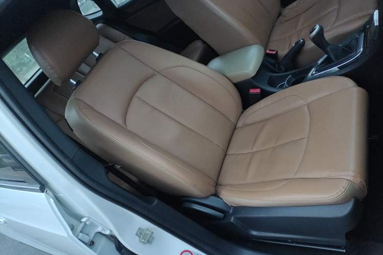 Used Brilliance V5 2014 1.5T Manual Two-Wheel Drive Luxury Model Right Front Seat