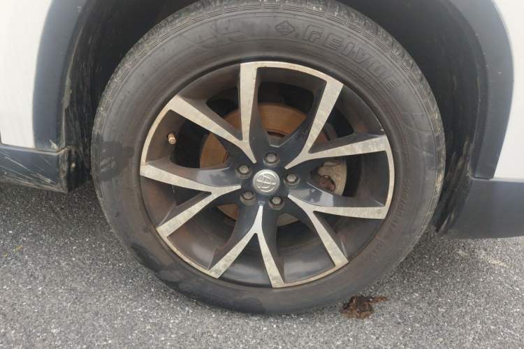 Used Brilliance V5 2014 1.6L Automatic Luxury Model Right Front Wheel Hub