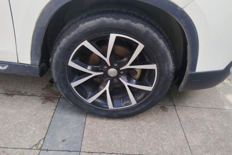 Used Brilliance V5 2014 1.6L Manual Comfort Model Right Front Wheel Hub