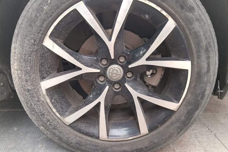 Used Brilliance V5 2014 1.5T Automatic Two-Wheel Drive Sport Model Right Front Wheel Hub