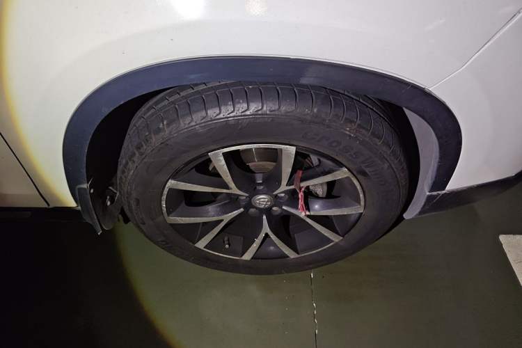 Used Brilliance V5 2014 1.6L Manual Comfort Model Right Front Wheel Hub
