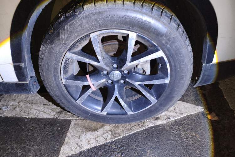 Used Brilliance V5 2014 1.5T Manual Two-Wheel Drive Sport Model Right Front Wheel Hub