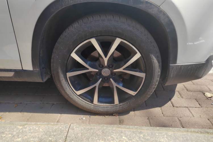 Used Brilliance V5 2014 1.6L Automatic Comfort Model Right Front Wheel Hub