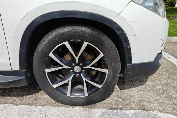 Used Brilliance V5 2014 1.5T Automatic Two-Wheel Drive Sport Model Right Front Wheel Hub