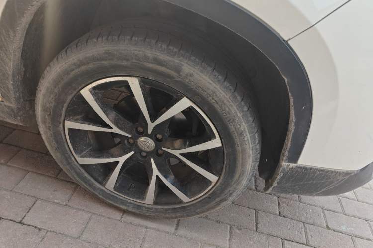 Used Brilliance V5 2014 1.6L Manual Comfort Model Right Front Wheel Hub