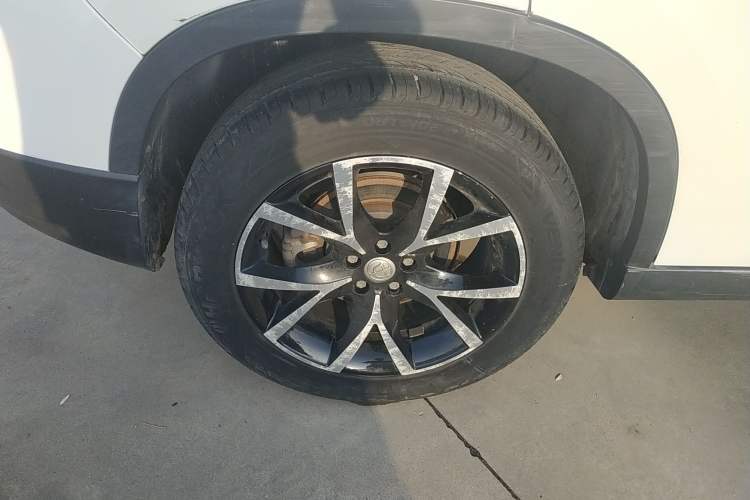 Used Brilliance V5 2014 1.6L Automatic Luxury Model Right Rear Wheel Hub