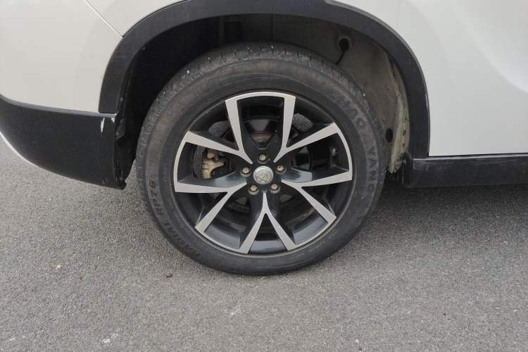 Used Brilliance V5 2014 1.5T Manual Two-Wheel Drive Luxury Model Right Rear Wheel Hub