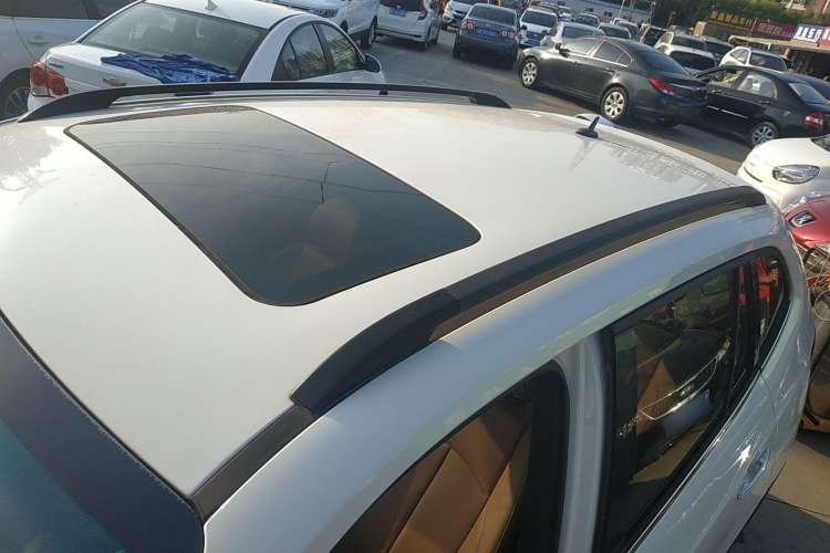 Used Brilliance V5 2014 1.6L Automatic Luxury Model Roof