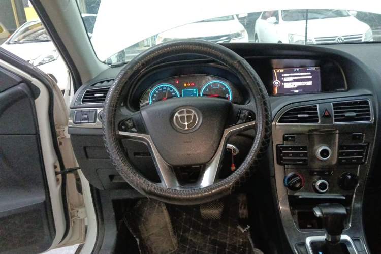 Used Brilliance V5 2014 1.5T Automatic Two-Wheel Drive Sport Model Steering Wheel