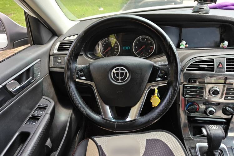 Used Brilliance V5 2014 1.5T Automatic Two-Wheel Drive Sport Model Steering Wheel