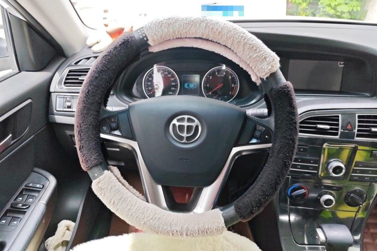 Used Brilliance V5 2014 1.5T Automatic Two-Wheel Drive Sport Model Steering Wheel