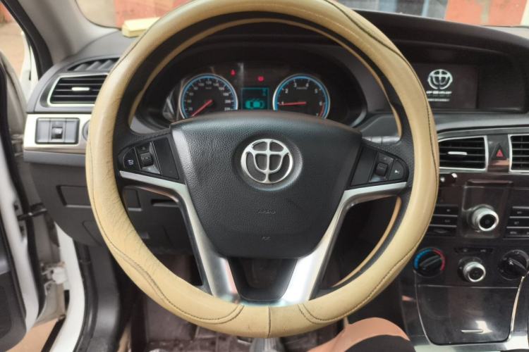 Used Brilliance V5 2014 1.5T Automatic Two-Wheel Drive Sport Model Steering Wheel