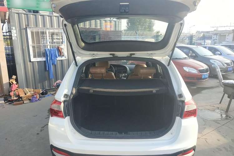 Used Brilliance V5 2014 1.6L Automatic Luxury Model Trunk