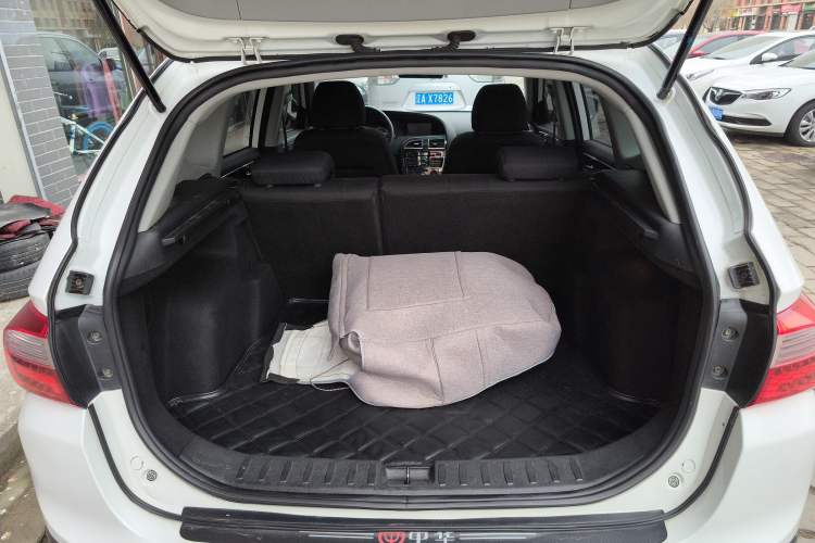 Used Brilliance V5 2014 1.5T Automatic Two-Wheel Drive Sport Model Trunk