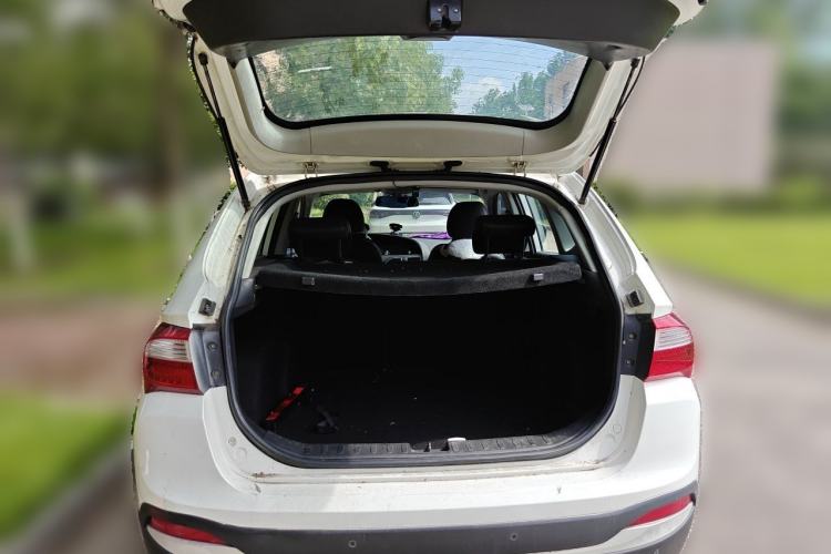 Used Brilliance V5 2014 1.5T Automatic Two-Wheel Drive Sport Model Trunk