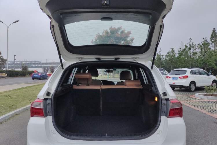 Used Brilliance V5 2014 1.5T Manual Two-Wheel Drive Luxury Model Trunk