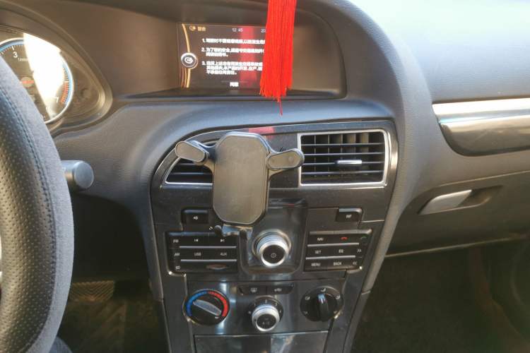 Used Brilliance V5 2016 1.5T Automatic Two-Wheel Drive Sport Model Audio And AC Panel