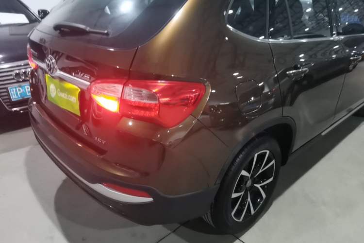 Used Brilliance V5 2016 1.5T Automatic Two-Wheel Drive Smart Version Exterior 3