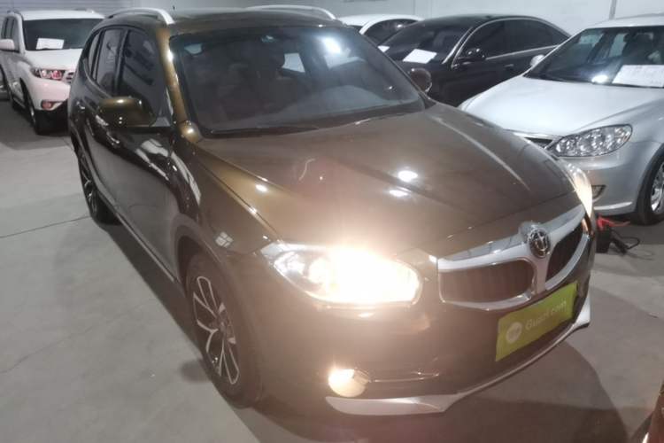Used Brilliance V5 2016 1.5T Automatic Two-Wheel Drive Smart Version Front Right 45 Deg