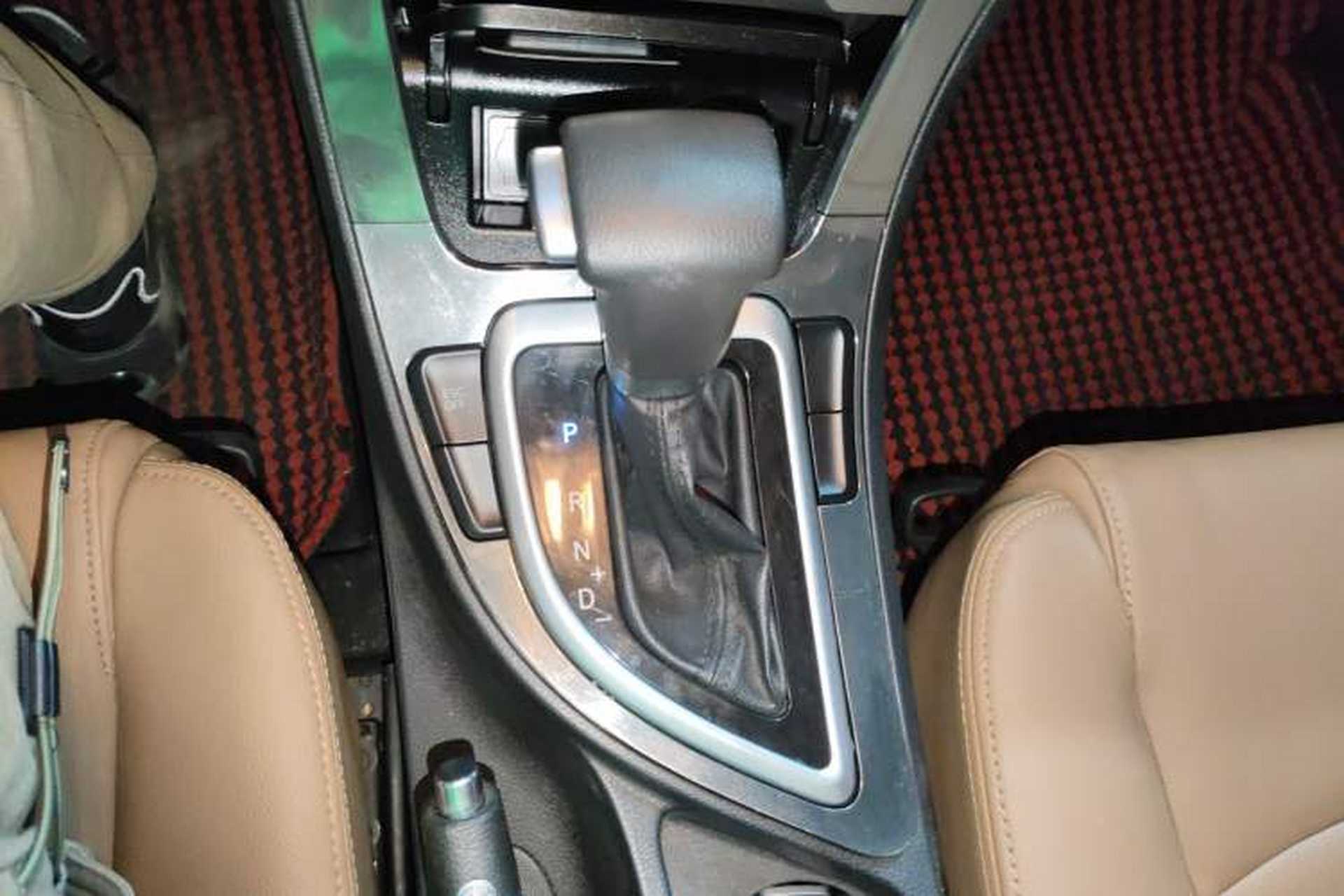 Used Brilliance V5 2016 1.5T Automatic Two-Wheel Drive Smart Version Gear Lever