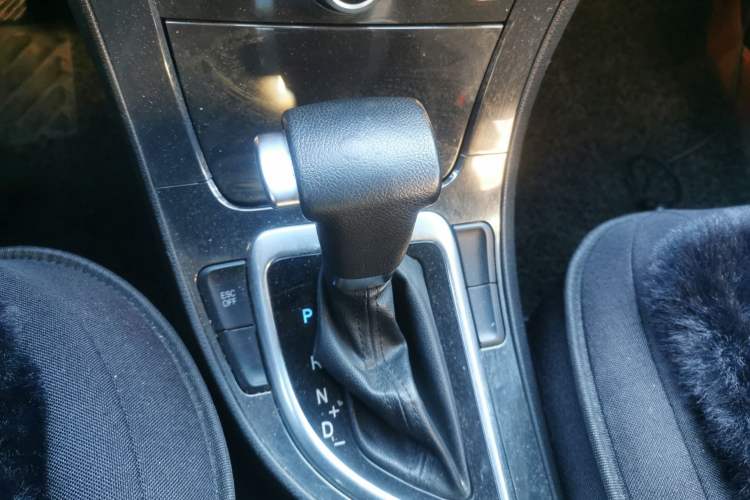 Used Brilliance V5 2016 1.5T Automatic Two-Wheel Drive Sport Model Gear Lever