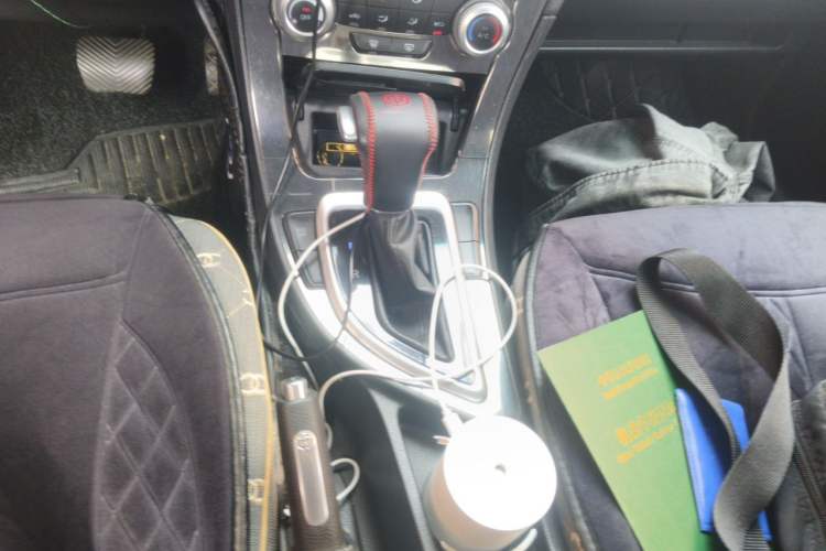 Used Brilliance V5 2016 1.5T Automatic Two-Wheel Drive Smart Version Gear Lever