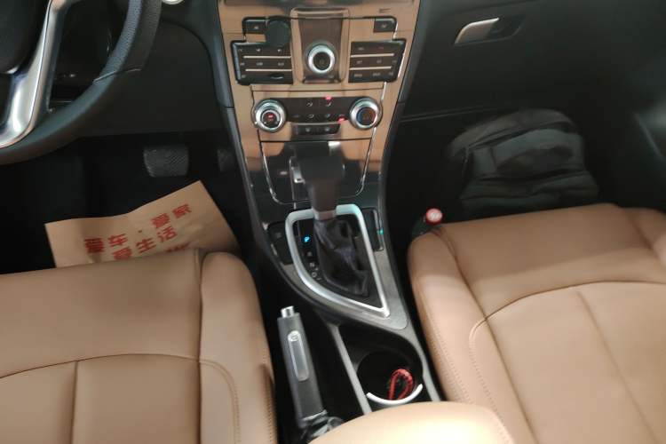 Used Brilliance V5 2016 1.5T Automatic Two-Wheel Drive Smart Version Gear Lever