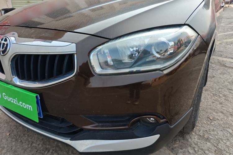 Used Brilliance V5 2016 1.5T Manual Two-Wheel Drive Smart Version Left Front Headlight