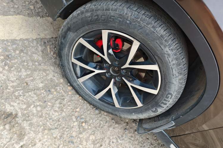 Used Brilliance V5 2016 1.5T Manual Two-Wheel Drive Smart Version Left Front Wheel Hub