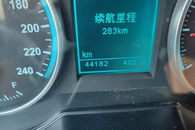 Used Brilliance V5 2016 1.5T Manual Two-Wheel Drive Smart Version Odometer Close Up