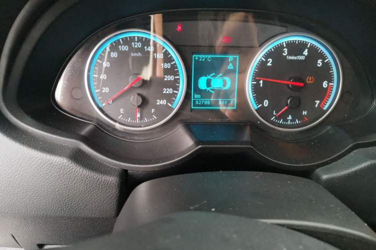 Used Brilliance V5 2016 1.5T Automatic Two-Wheel Drive Smart Version Odometer Close Up
