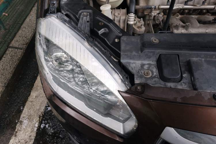 Used Brilliance V5 2016 1.5T Automatic Two-Wheel Drive Smart Version Right Front Headlight
