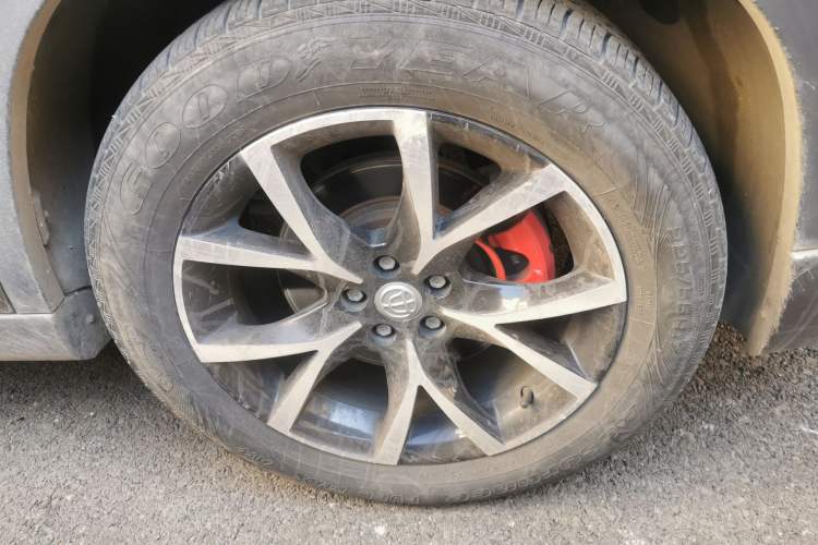 Used Brilliance V5 2016 1.5T Automatic Two-Wheel Drive Sport Model Right Front Wheel Hub