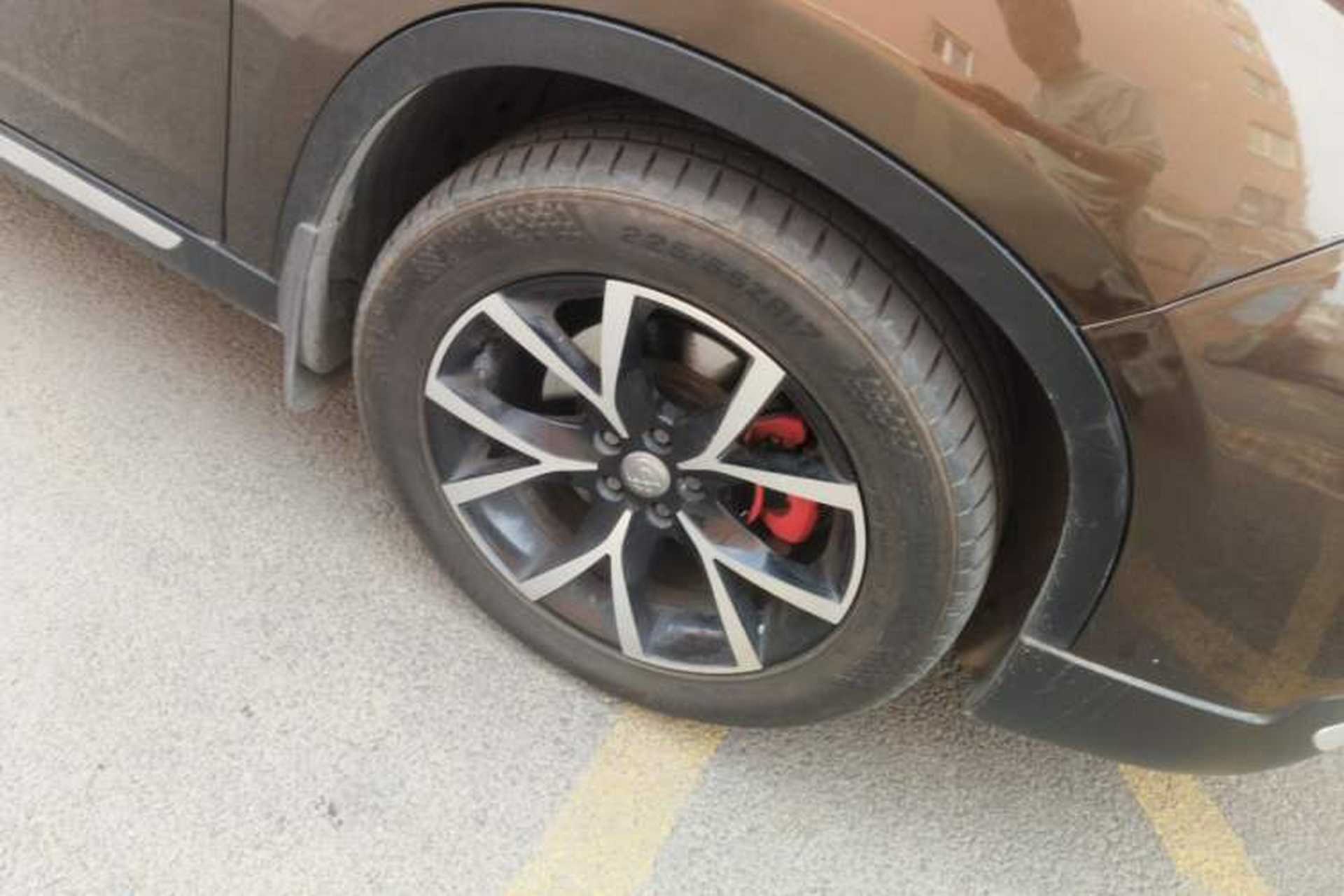 Used Brilliance V5 2016 1.5T Automatic Two-Wheel Drive Smart Version Right Front Wheel Hub
