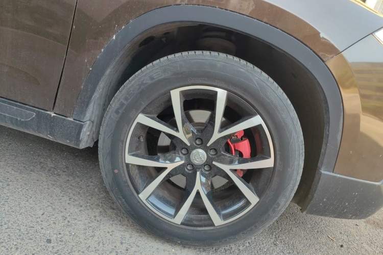 Used Brilliance V5 2016 1.5T Manual Two-Wheel Drive Smart Version Right Front Wheel Hub