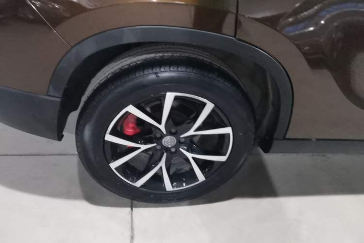 Used Brilliance V5 2016 1.5T Automatic Two-Wheel Drive Smart Version Right Rear Wheel Hub