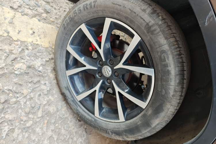 Used Brilliance V5 2016 1.5T Manual Two-Wheel Drive Smart Version Right Rear Wheel Hub
