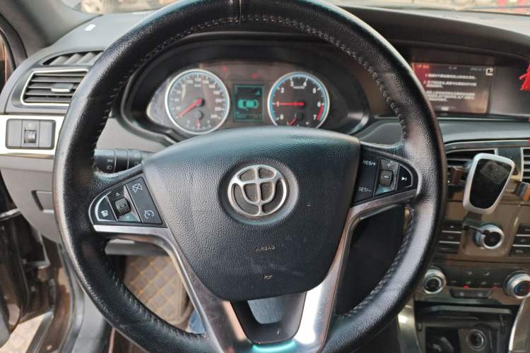 Used Brilliance V5 2016 1.5T Manual Two-Wheel Drive Smart Version Steering Wheel