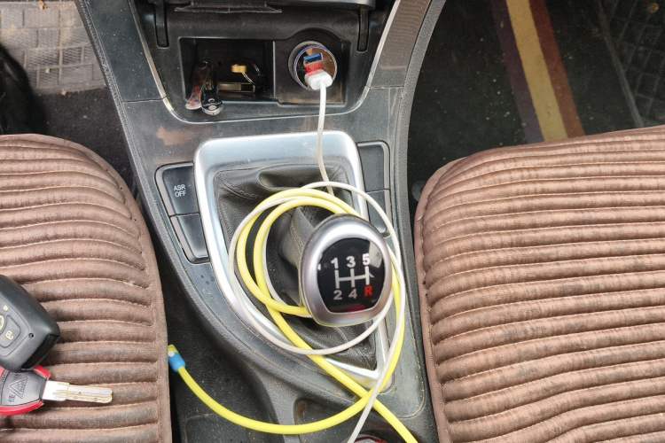 Used Brilliance V5 2016 1.5T Manual Two-Wheel Drive Smart Version Gear Lever