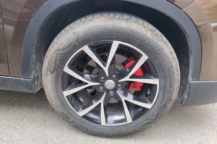 Used Brilliance V5 2016 1.5T Manual Two-Wheel Drive Smart Version Right Front Wheel Hub