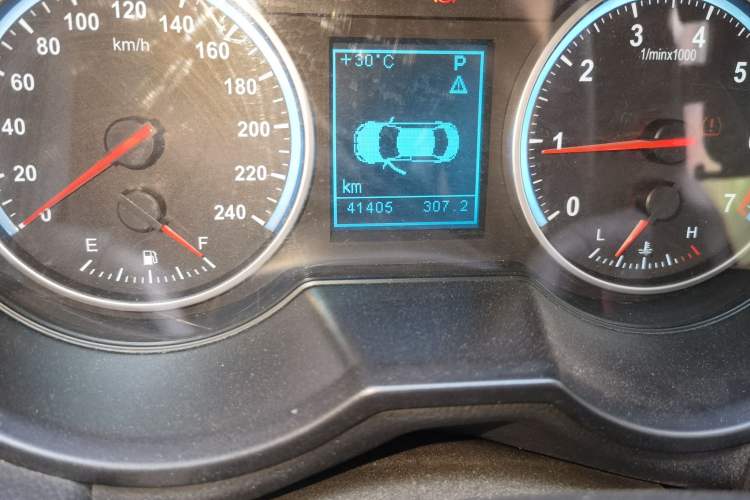 Used Brilliance V5 2016 1.5T Automatic Two-Wheel Drive Smart Version Odometer Close Up