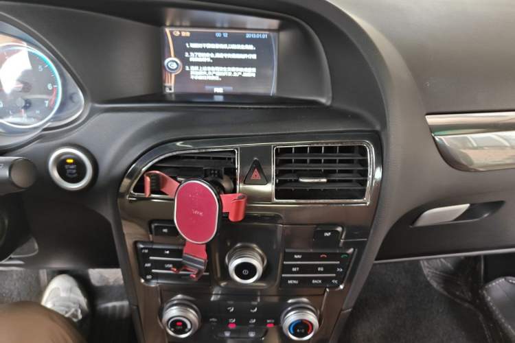 Used Brilliance V5 2016 1.5T Automatic Two-Wheel Drive Smart Version Audio And AC Panel
