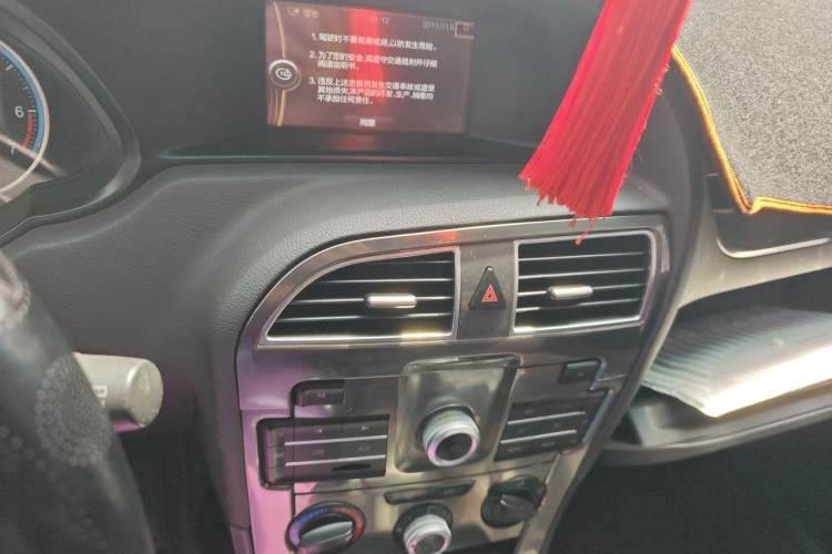 Used Brilliance V5 2016 1.5T Automatic Two-Wheel Drive Sport Model Audio And AC Panel