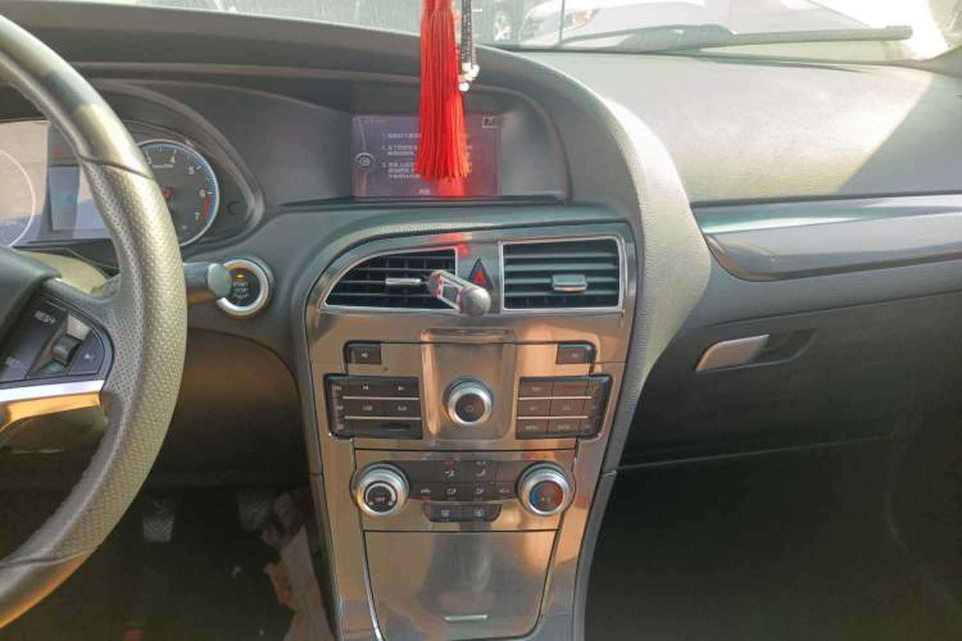 Used Brilliance V5 2016 1.5T Manual Two-Wheel Drive Smart Version Audio And AC Panel