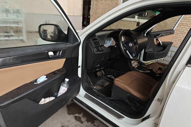 Used Brilliance V5 2016 1.5T Automatic Two-Wheel Drive Smart Version Driver Seat