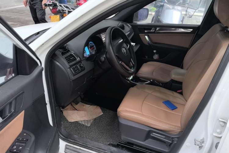 Used Brilliance V5 2016 1.5T Automatic Two-Wheel Drive Smart Version Driver Seat