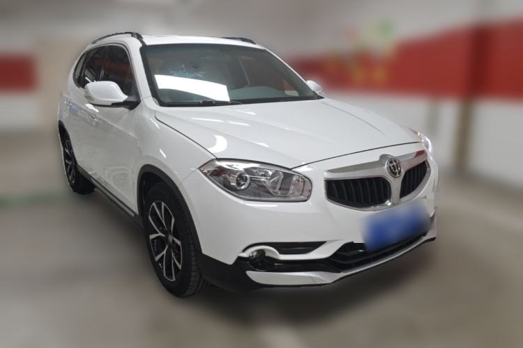 Used Brilliance V5 2016 1.5T Automatic Two-Wheel Drive Smart Version Front Right 45 Deg