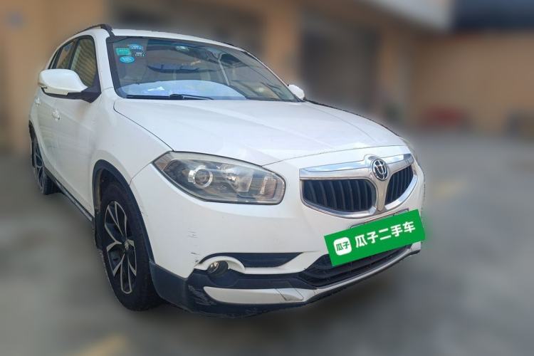 Used Brilliance V5 2016 1.5T Manual Two-Wheel Drive Sport Model Front Right 45 Deg