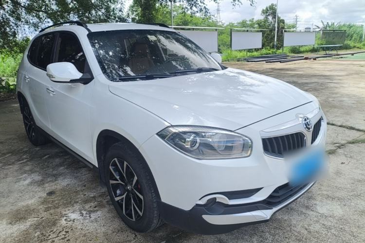 Used Brilliance V5 2016 1.5T Automatic Two-Wheel Drive Smart Version Front Right 45 Deg