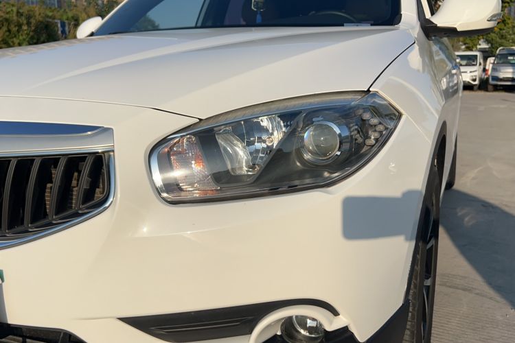Used Brilliance V5 2016 1.5T Automatic Two-Wheel Drive Smart Version Left Front Headlight